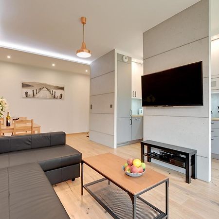 Central Apartment - Free Private Parking 格但斯克 外观 照片