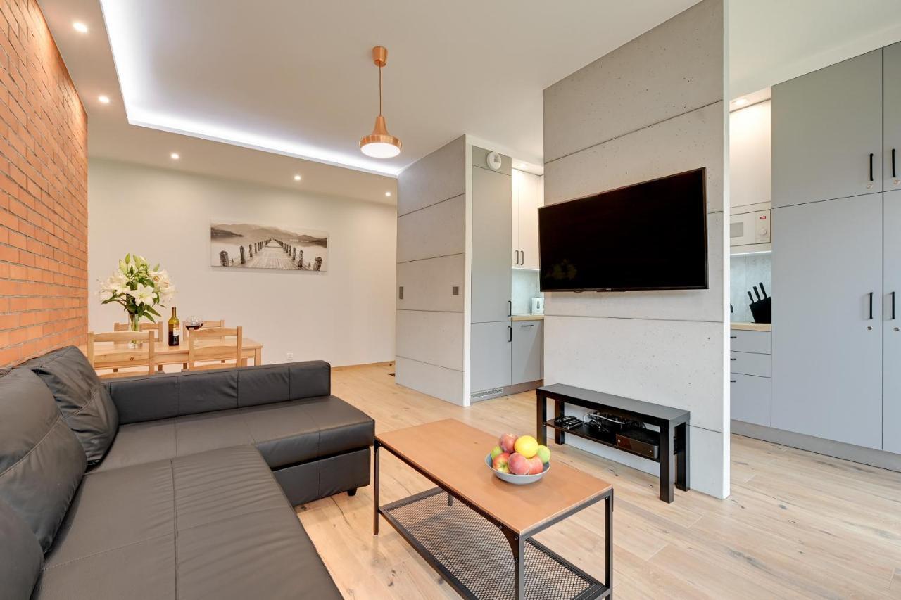 Central Apartment - Free Private Parking 格但斯克 外观 照片