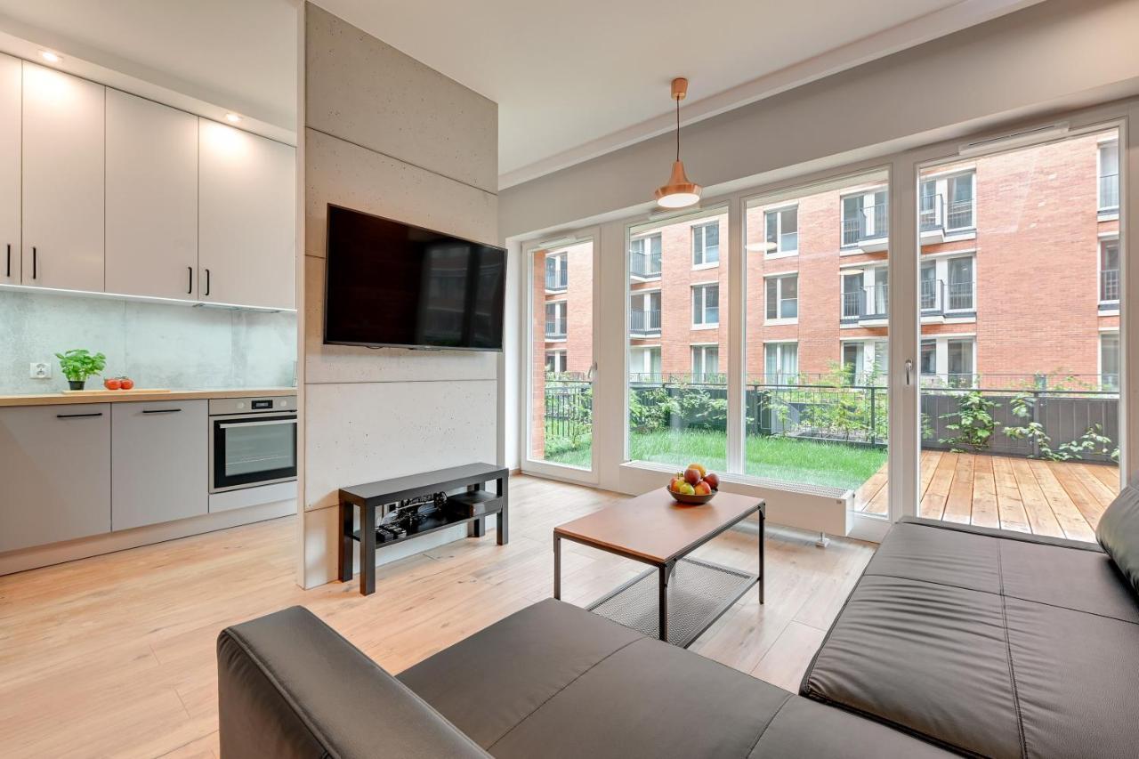 Central Apartment - Free Private Parking 格但斯克 外观 照片