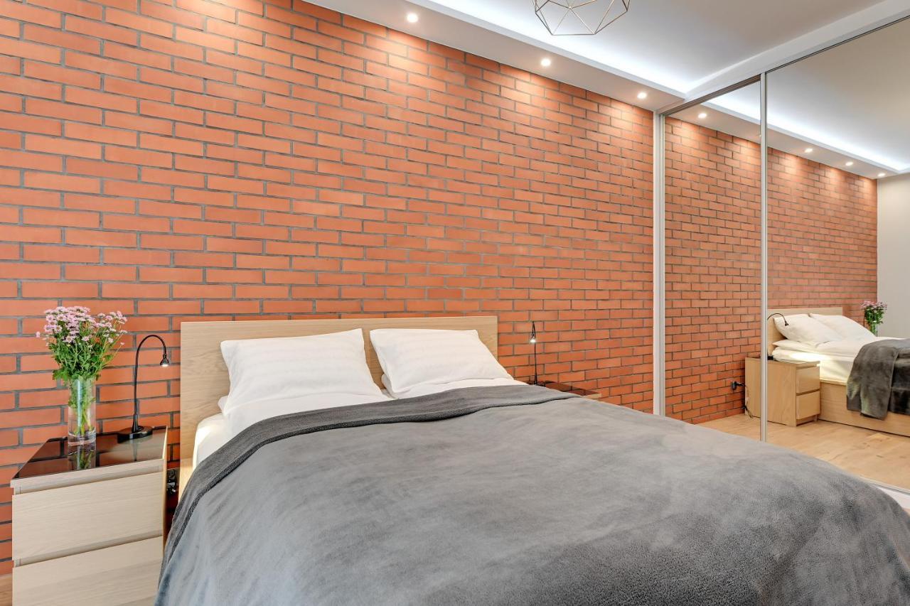 Central Apartment - Free Private Parking 格但斯克 外观 照片
